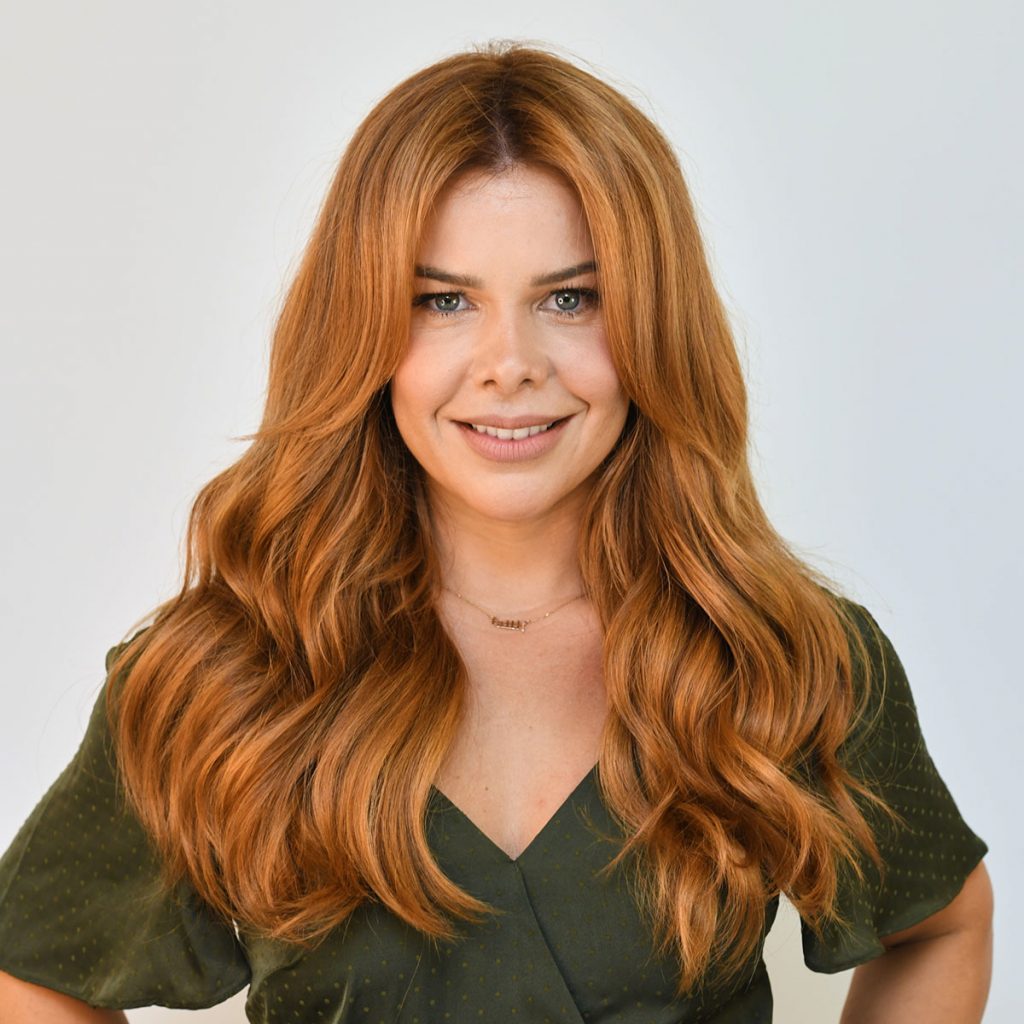 Fernanda Souza ficou ruiva